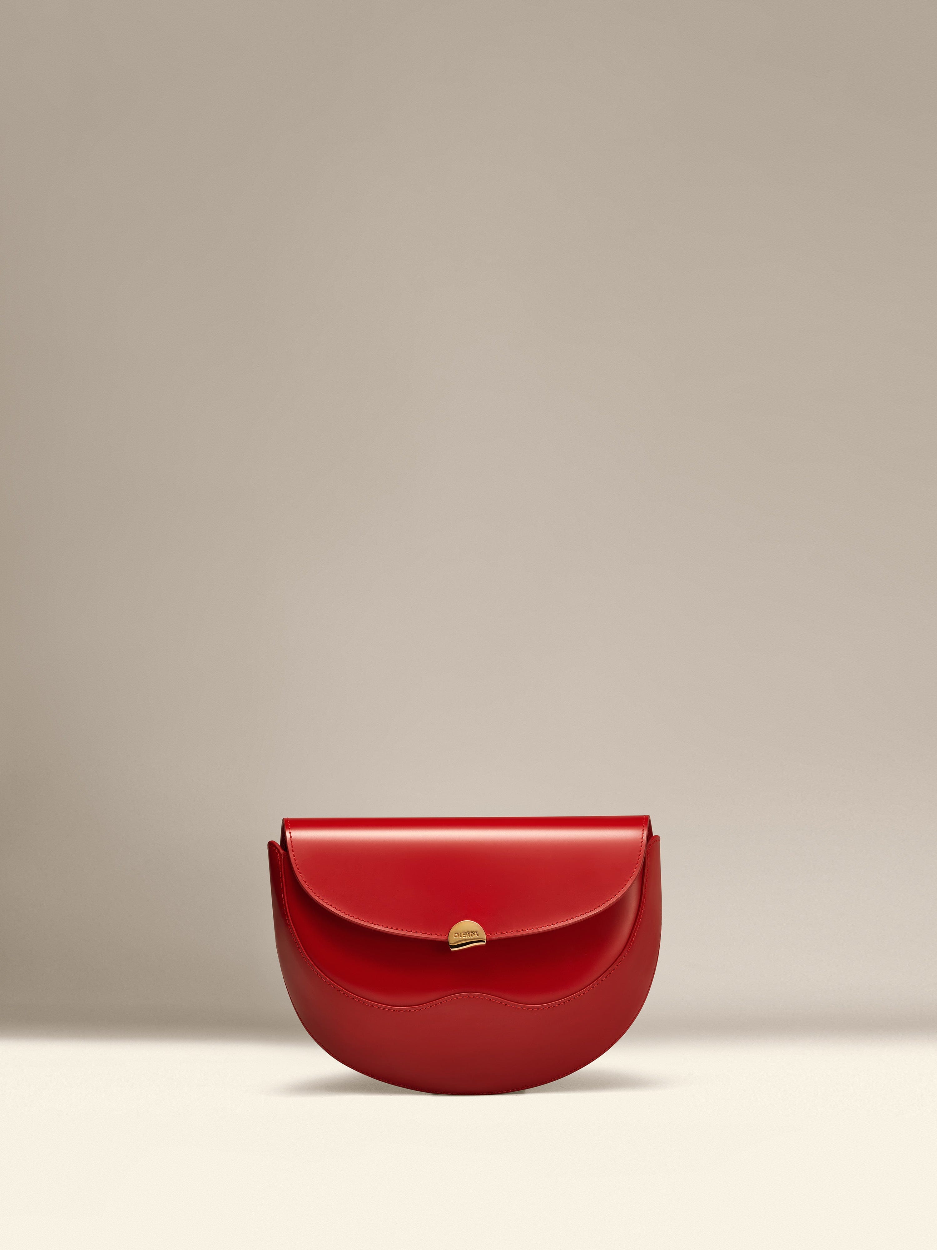 OLEADA Apparel and Accessories > Women > Work Bag > Leather Handbag > Compact Bag > Shoulder Bag Echo Bag Rouge