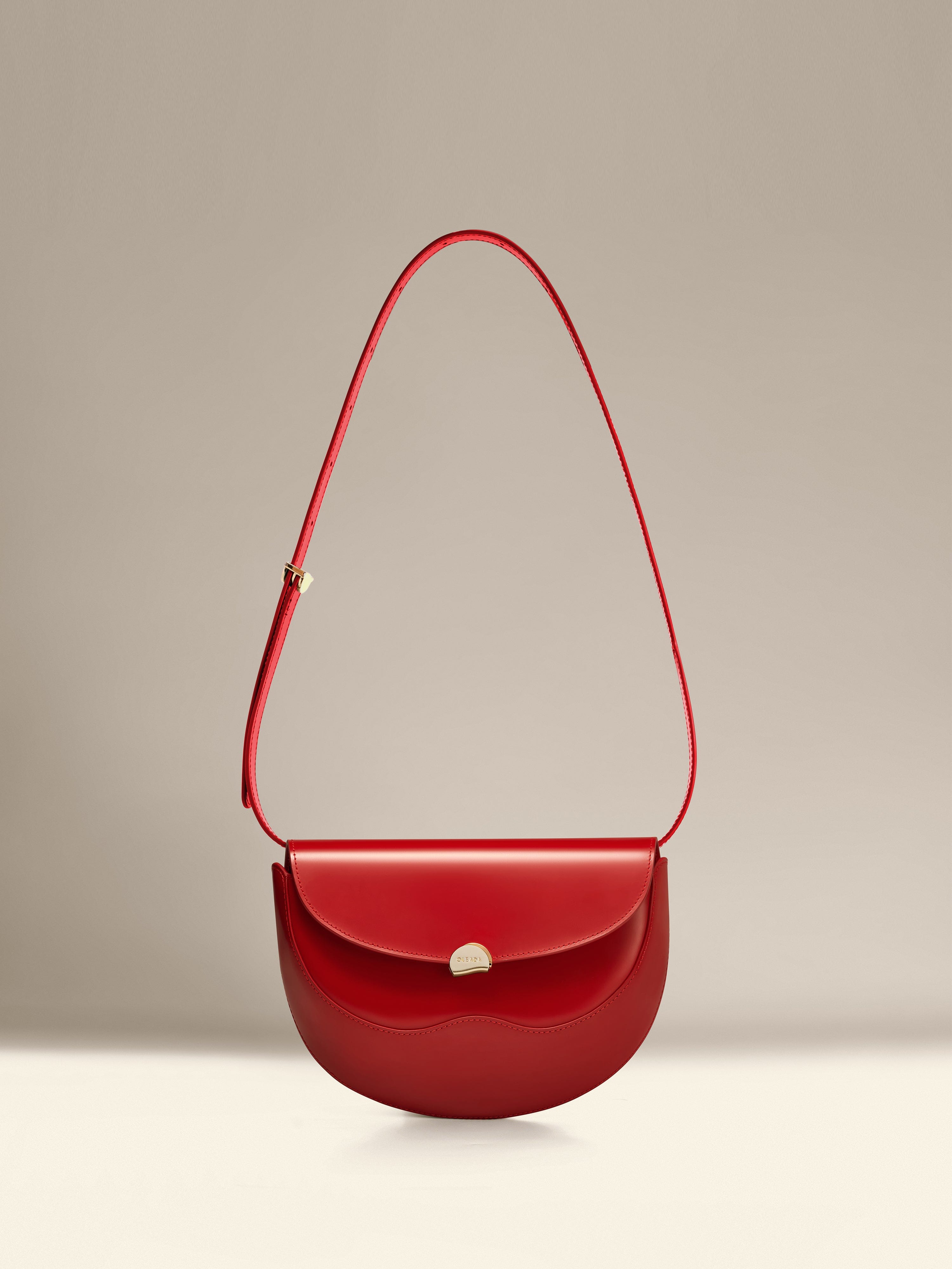 OLEADA Apparel and Accessories > Women > Work Bag > Leather Handbag > Compact Bag > Shoulder Bag Echo Bag Rouge